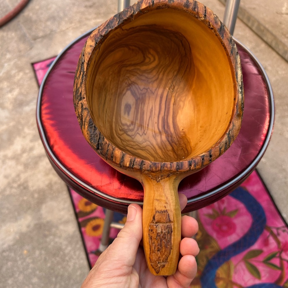 Hand carved wood bowl with handle handmade - Picture 2 of 12